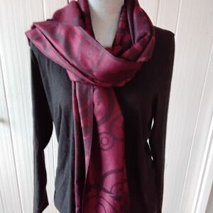 Beautiful Burgundy And Black Circle Pattern Scarf (New In Bag)